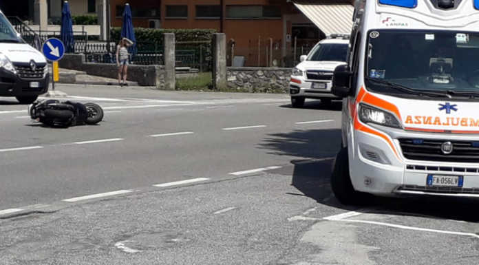 Valgreghentino, incidente in via Kennedy: motociclista finisce a terra