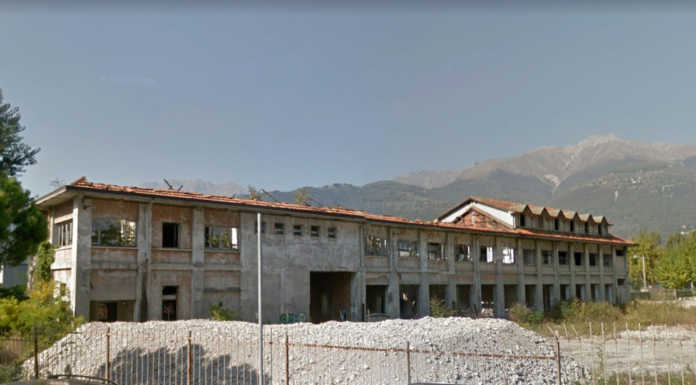 Colico, si demolisce l’ex Cariboni. Riqualificazione nel segno del turismo