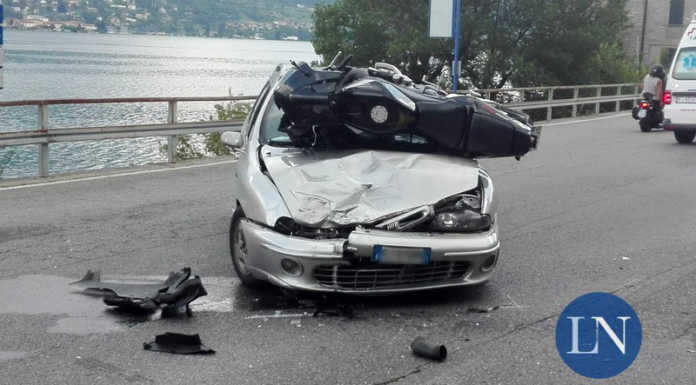 Incidente sulla Lariana, motociclista soccorso dopo lo scontro con un’auto