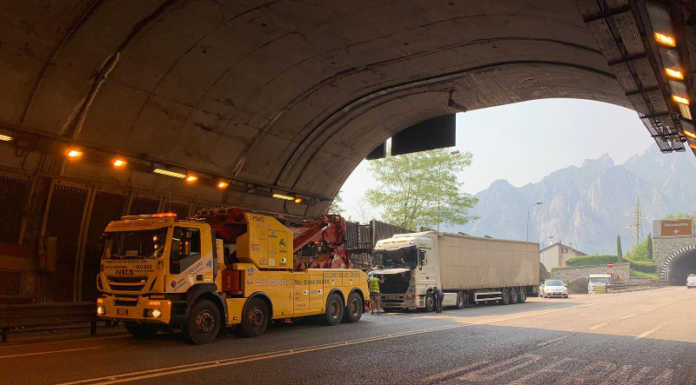 Camion rompe il motore, la nuova Lecco-Ballabio chiusa in discesa nel pomeriggio