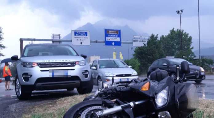 Incidente in via Buozzi, scontro tra un’auto e una moto