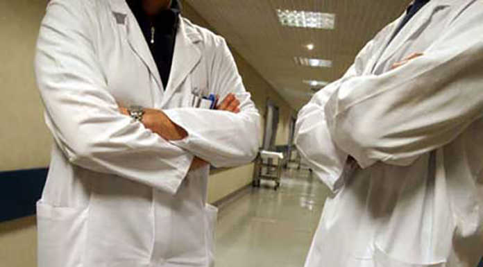 Resta grave il 39enne soccorso ad Abbadia dopo un tuffo nel lago