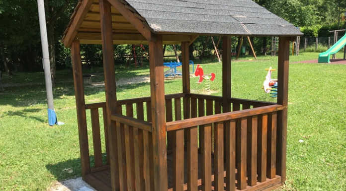 Carenno. Volontari al lavoro per rendere più bello il parco giochi