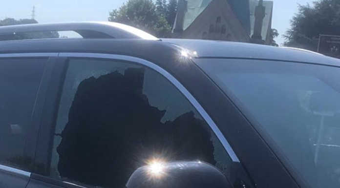 Valgreghentino. Sfondano il vetro di un’auto e rubano la borsa