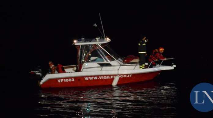 Si tuffa nella notte e non riemerge, ma le ricerche danno esito negativo