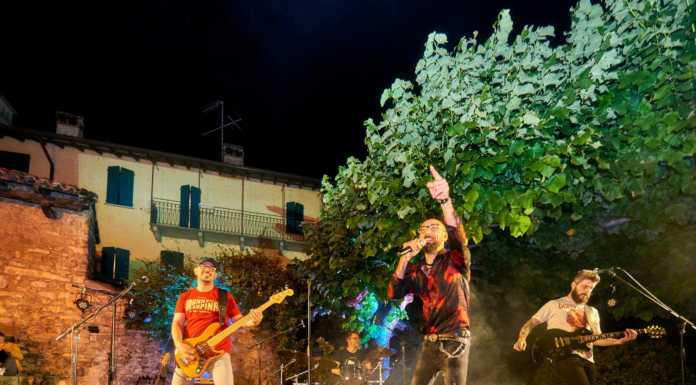 La bionda nel castello. Un sabato fra degustazioni e musica a Lierna