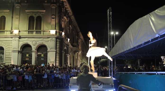 Con la testa all’insù, a Lecco torna il festival delle meraviglie “a bassa quota”