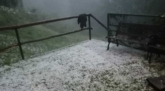 Pioggia, vento e grandine, ancora una notte di lavoro per i Vigili del Fuoco