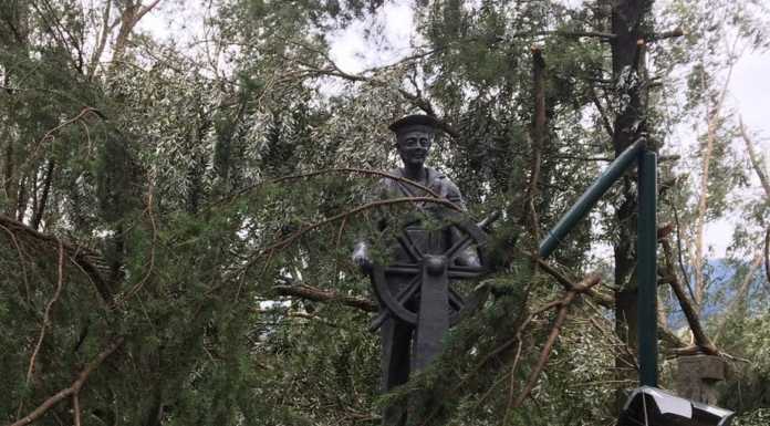 Il maltempo fa danni anche a Calolzio, colpito il Monumento ai Marinai