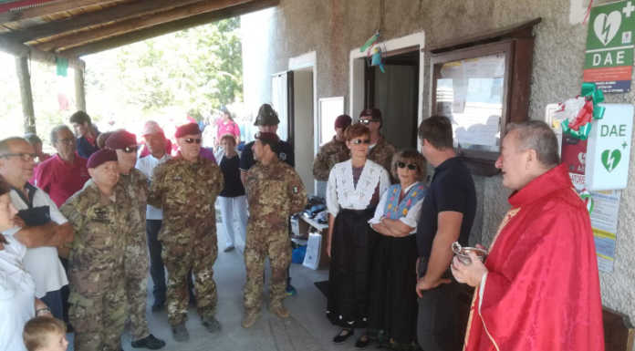 Vendrogno, inaugurato il defibrillatore all’alpeggio Camaggiore