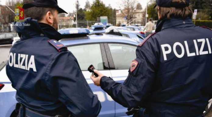 ‘Resiste’ al controllo, la Polizia lo immobilizza con lo spray al peperoncino