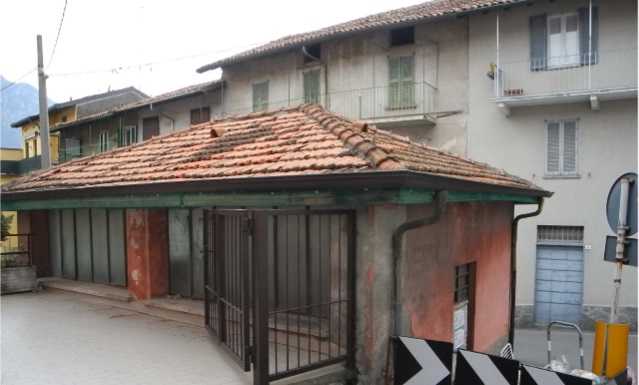 Lecco, il Comune mette in vendita i lavatoi di Olate e Maggianico