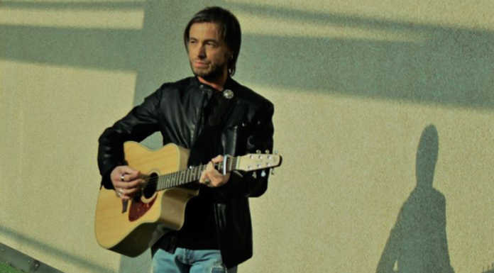 Il cantautore lecchese Biagio Botti live all’oratorio di Costa Masnaga