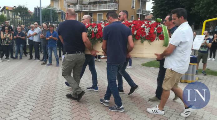 Casatenovo, l’addio a Gianluca Giovinazzo: “Amarti è stato facile, dimenticarti impossibile”