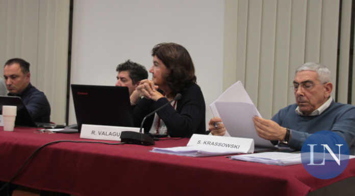 Cernusco, in aula il free swimming di Toto: “Gratuito il corso di nuoto”