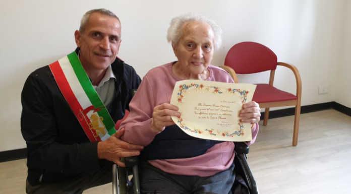 Merate, pergamena del sindaco per la centenaria Teresa Cameroni