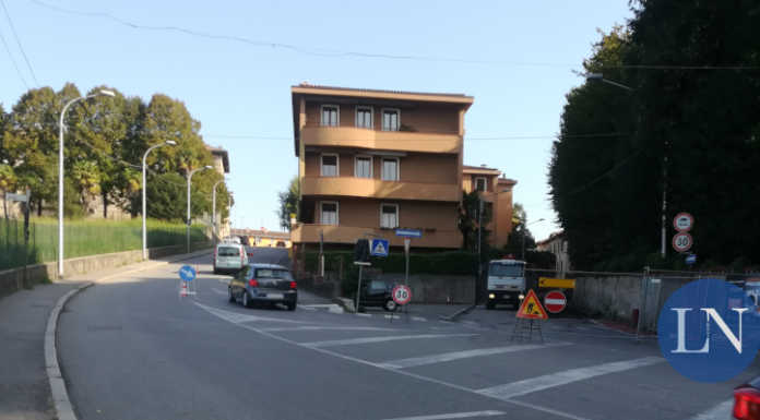 Merate, iniziati i lavori in via Trieste: strada chiusa per tre giorni