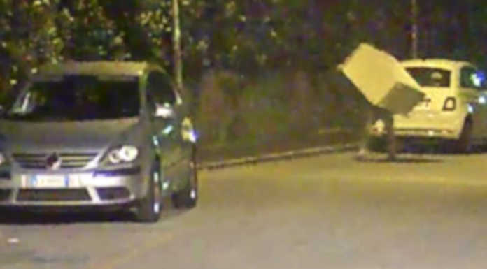 Merate, abbandona rifiuti in strada: incastrato dalle telecamere