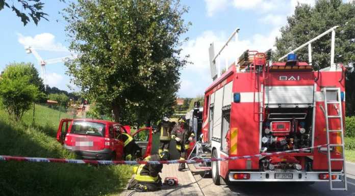 Arlate, finisce con l’auto contro un albero, ferita una donna