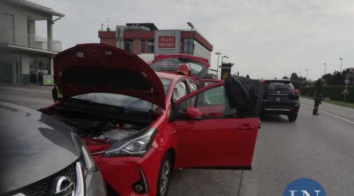 Osnago, esce di strada e ‘centra’ due auto del concessionario. Soccorsa 65enne