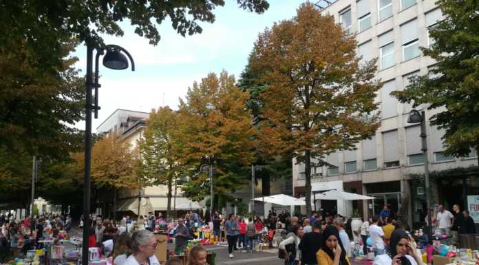 Le auto “green” e il mercatino dei bimbi animano il sabato di Merate Mercatino dei bambini Merate