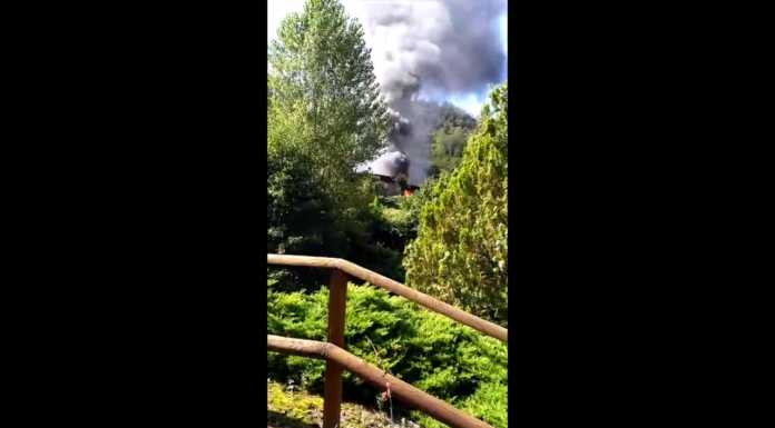 Valgreghentino, casolare prende fuoco, pompieri al lavoro