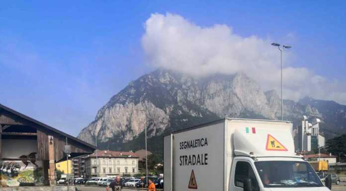 Mercato di Lecco, riordinati (e tracciati) gli stalli degli ambulanti