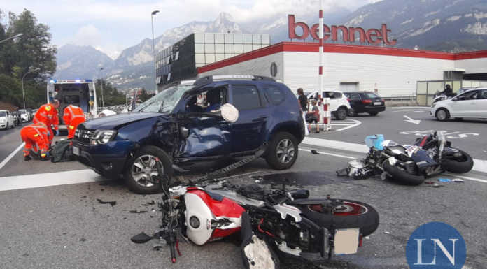 Brutto incidente a Pescate: due moto contro un’auto