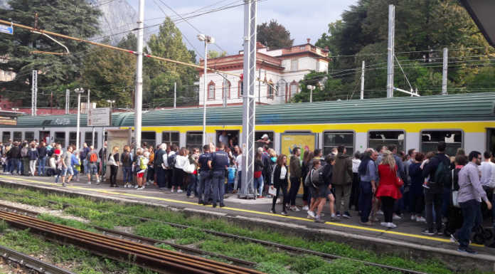 Caos treni per le Frecce Tricolori, i pendolari: “Purtroppo è la nostra quotidianità”
