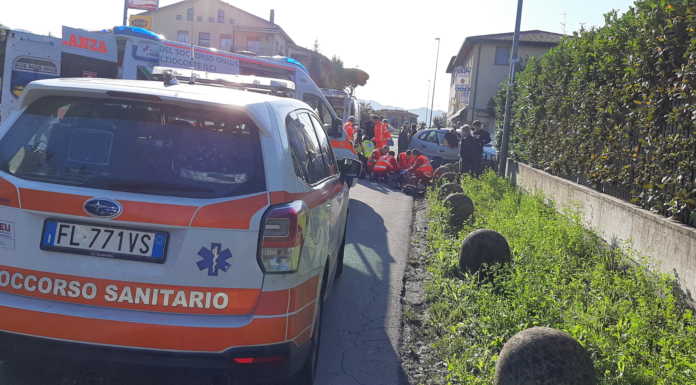 Schianto tra auto e moto a Olginate, tre feriti
