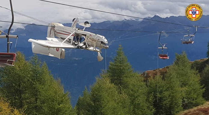 Ultraleggero si schianta contro la seggiovia, paura a Teglio