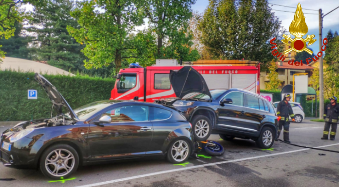 Incidente a Casatenovo, moto schiacciata tra due auto