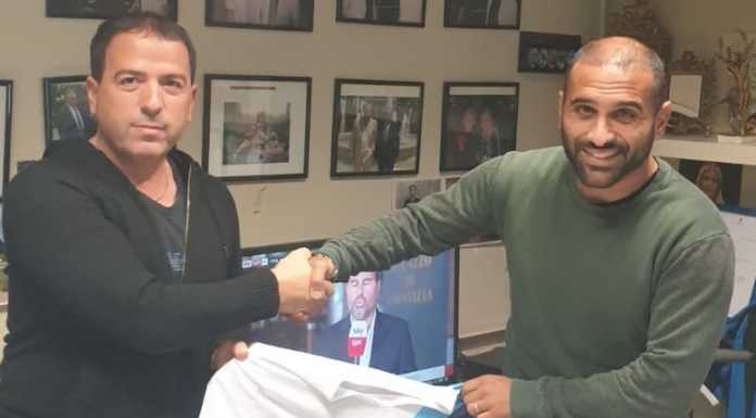 Calcio Lecco. Maikol Negro in maglia bluceleste