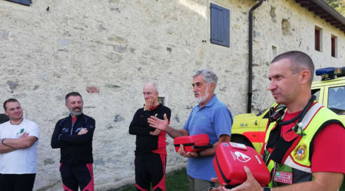 Muore in moto, i genitori donano al Cnsas due defibrillatori