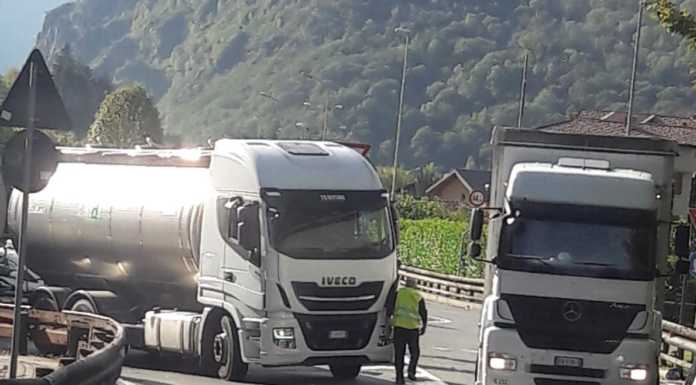 Ballabio, camion in panne in mattinata all’uscita del raccordo