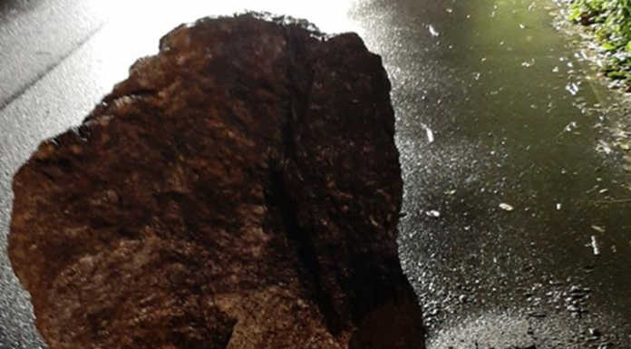 Dorio. Masso sulla Sp72, dopo i controlli riaperta la strada