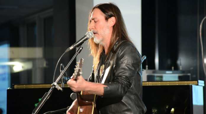 Manuel Agnelli (Afterhours) canta a Lecco per il Festival della Lingua Italiana