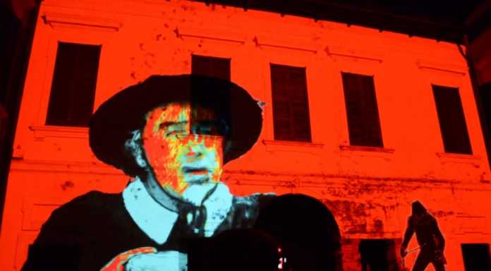 Uno spettacolo di luci inaugura Villa Manzoni restaurata