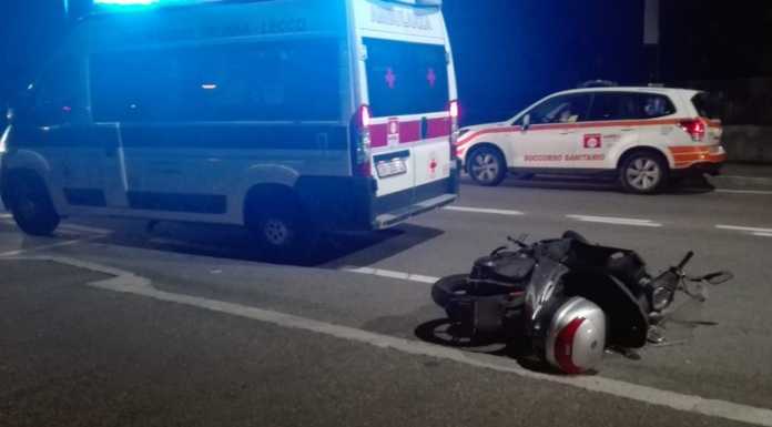 Via Oslavia. Si allontana dopo l’incidente: guidava con patente sospesa