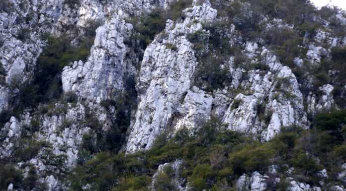 Laorca, cadono sassi dal Pizzo Boga. Controlli in corso