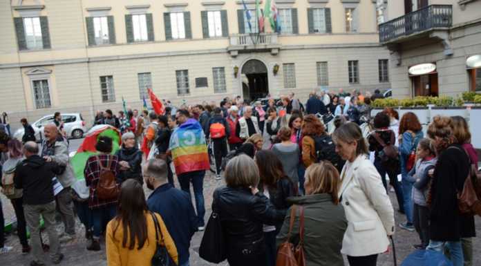 In piazza contro la guerra, da Lecco la solidarietà al popolo Curdo