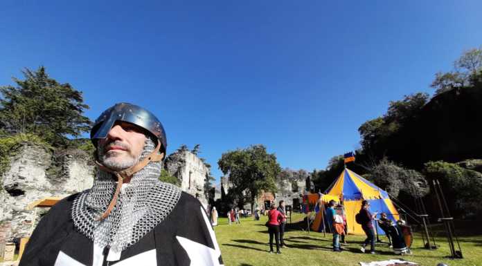 Re Riccardo fa centro, in centinaia di visitatori al Forte di Fuentes