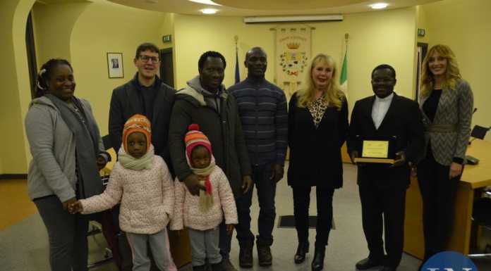 Olginate. Consegnato a don Michele Kotoko il premio Massimiliano Valsecchi