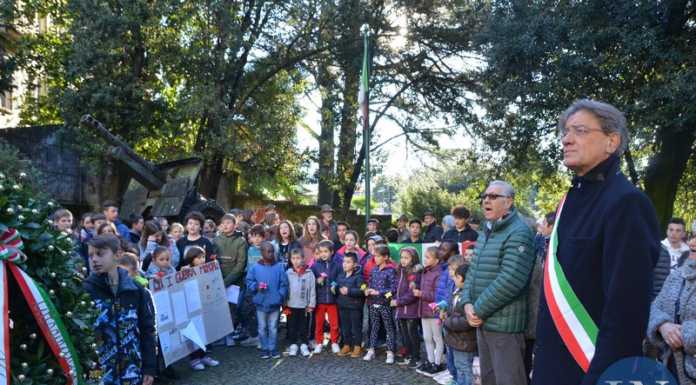 Calolzio e i ragazzi delle scuole celebrano i caduti di tutte le guerre