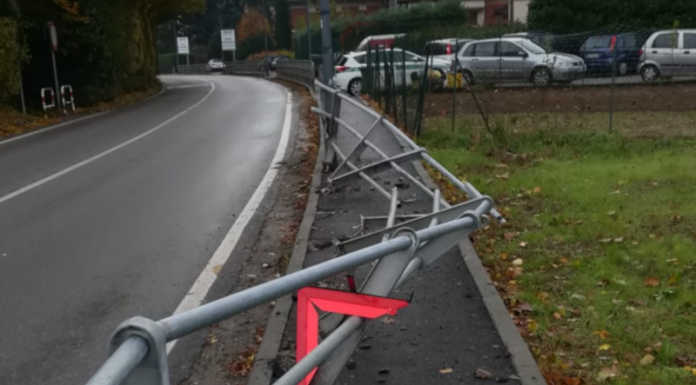 Calco, perde il controllo dell’auto e “abbatte” il guard rail