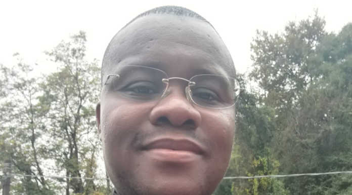 Olginate. Il premio Massimiliano Valsecchi a don Michele Kotoko