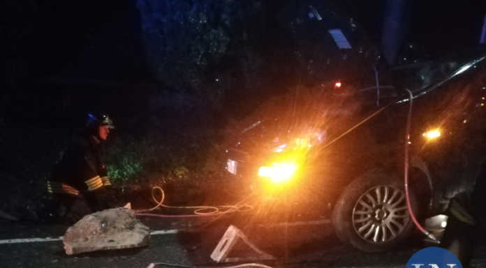 Imbersago, massi in strada in via Madonna del Bosco: paura per un automobilista