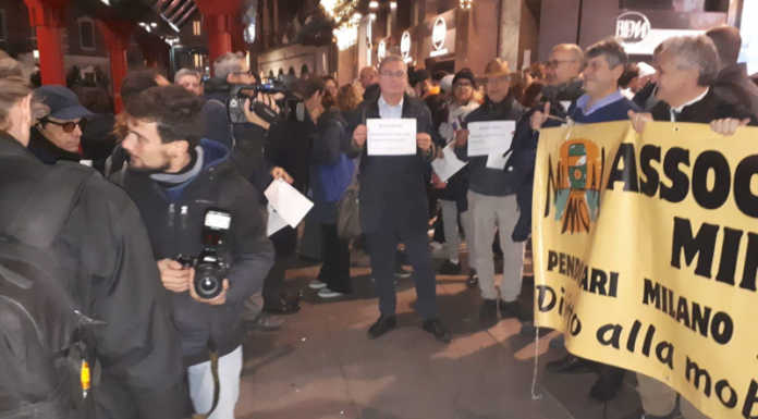 Presidio dei pendolari a Cadorna al grido “Adesso Basta”: nel mirino la Regione