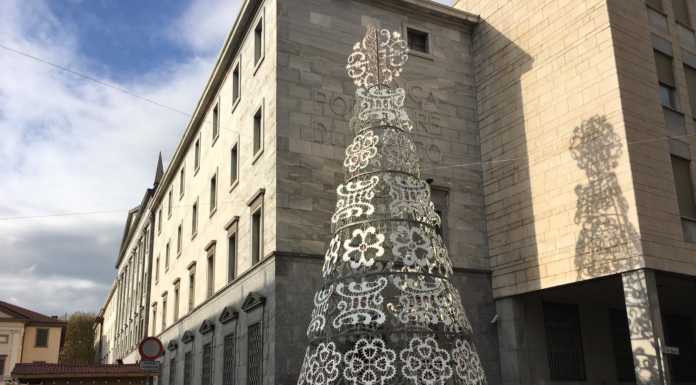 Un grande albero a led in piazza, novità per il Natale a Lecco
