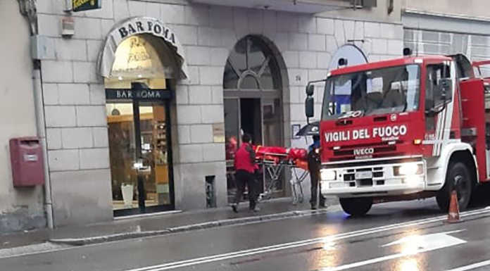 Lecco. Anziana bloccata in casa, intervengono i soccorsi